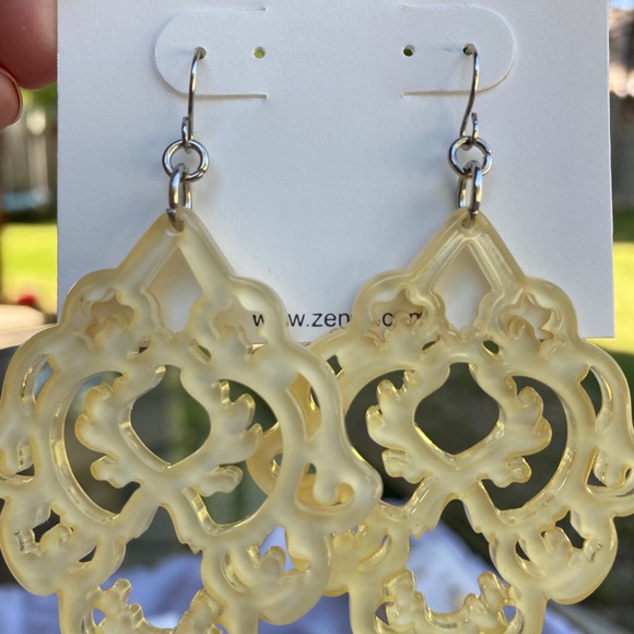 Zenzii Resin Art Deco Design: Cream - Picture 2 of 3